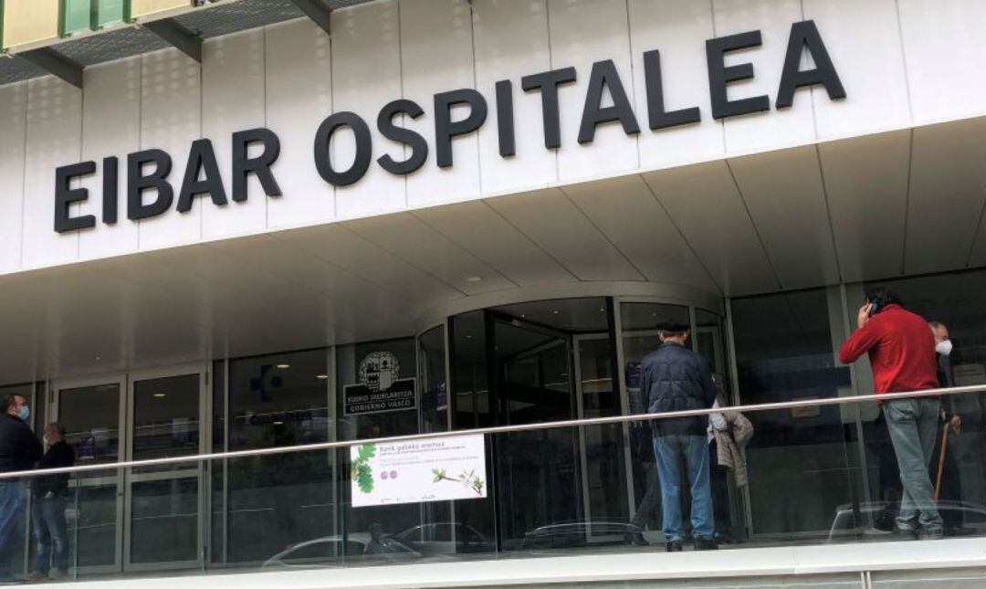 El hospital de Eibar continúa siendo lugar de ingresos, de vacunación y de pruebas PCR