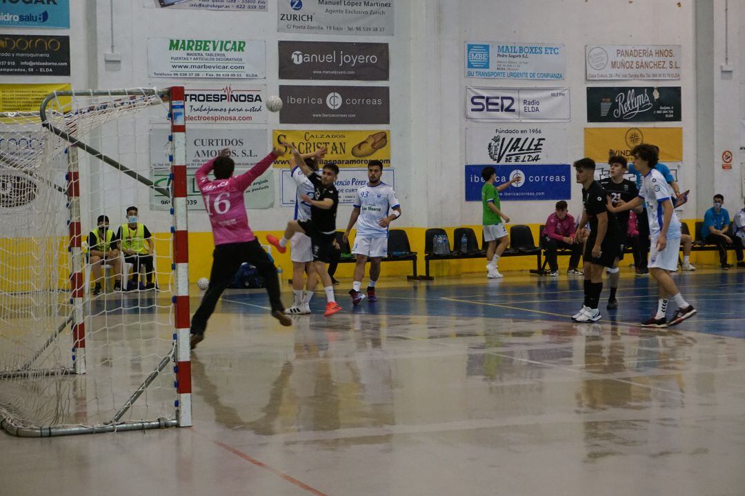 Los del Centro Excursionista Eldense mejoraron tras el descanso