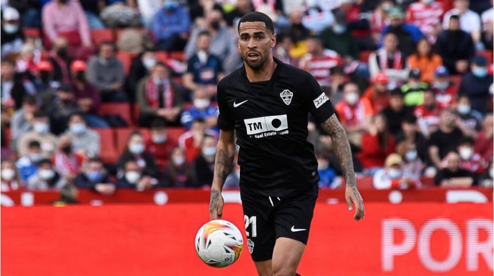 Tomar Mascarell durante un partido con el Elche