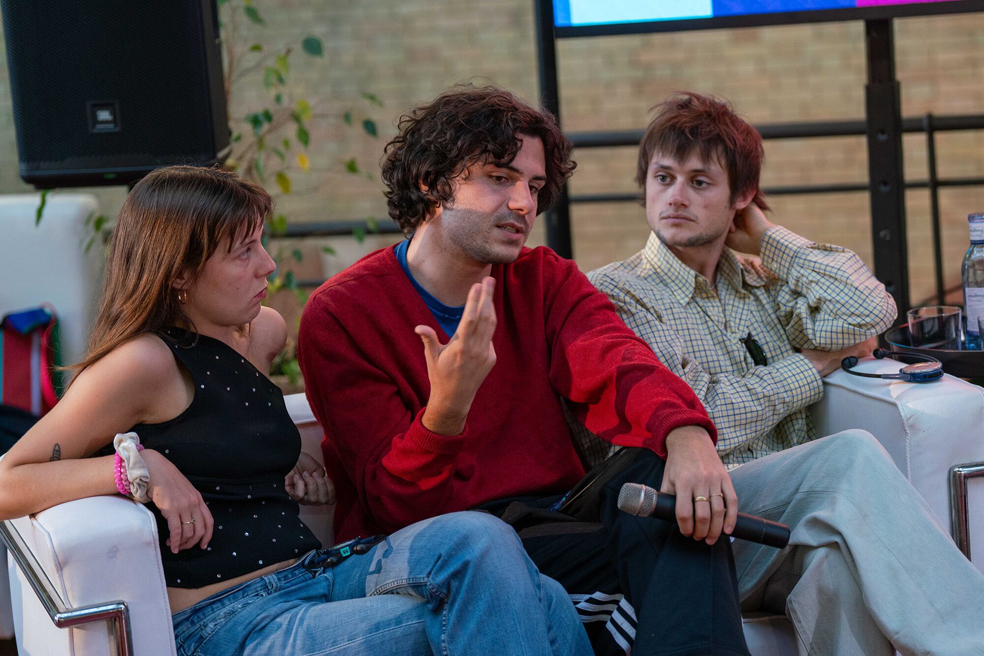 Café con... el equipo de &#039;Eternal Playground&#039;: Carla Audebaud (actriz), Pablo Cotten y Joseph Rozé (directores y guionistas).  © Manuel Suárez