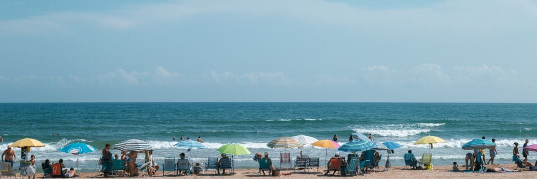 Playa de Daimús durante el verano 