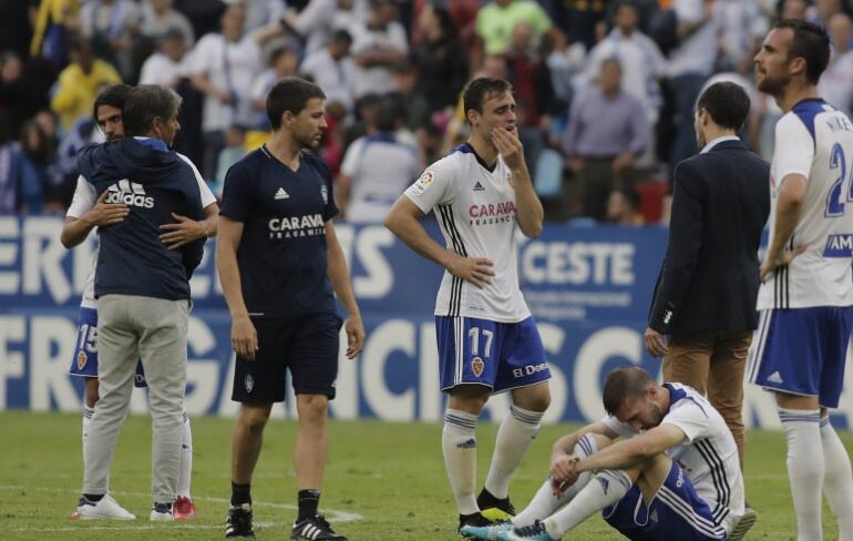 Natxo González (a la izquierda), en su último día como entrenador del Real Zaragoza en la eliminación del play-off ante el Numancia  