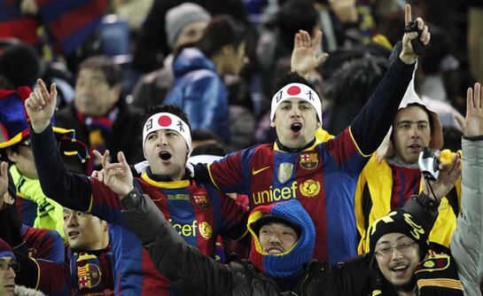 Aficionados del Barcelona en las gradas del Estadio Internacional de Yokohama