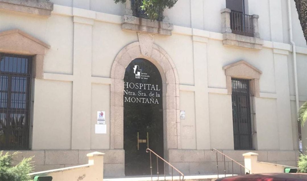 Puerta de acceso del Hospital Nuestra Señora de la Montaña