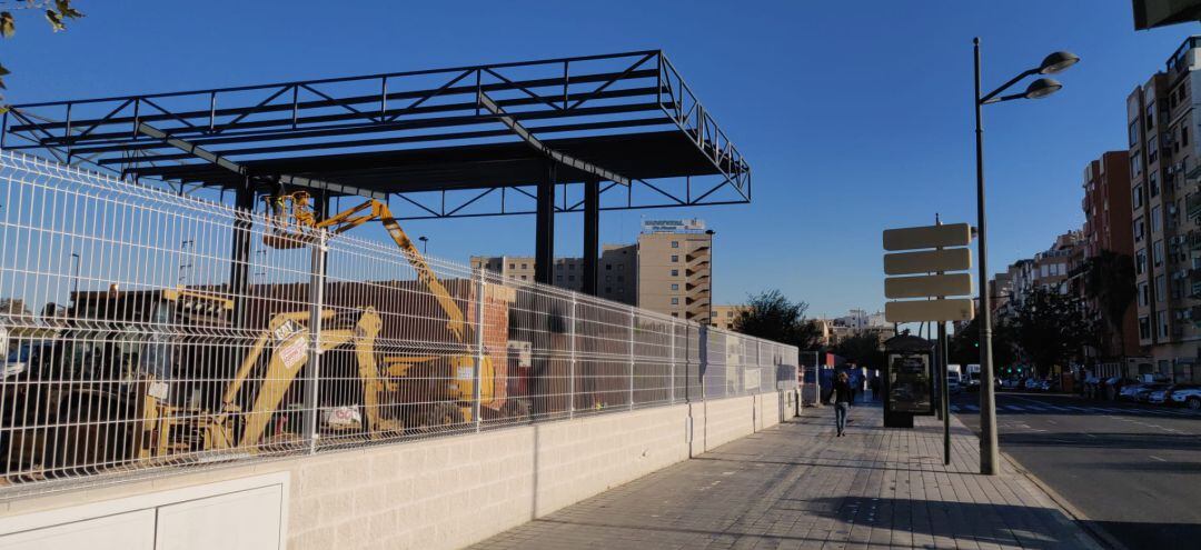 Construcción de una gasolinera al lado de dos colegios y del hospital Doctor Pesset en València