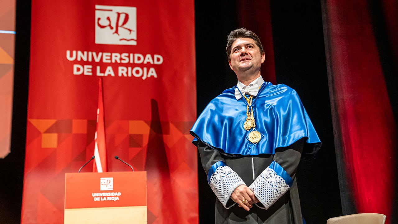 Javier García, durante su investidura como doctor honoris causa por la Universidad de La Rioja | Universidad de La Rioja