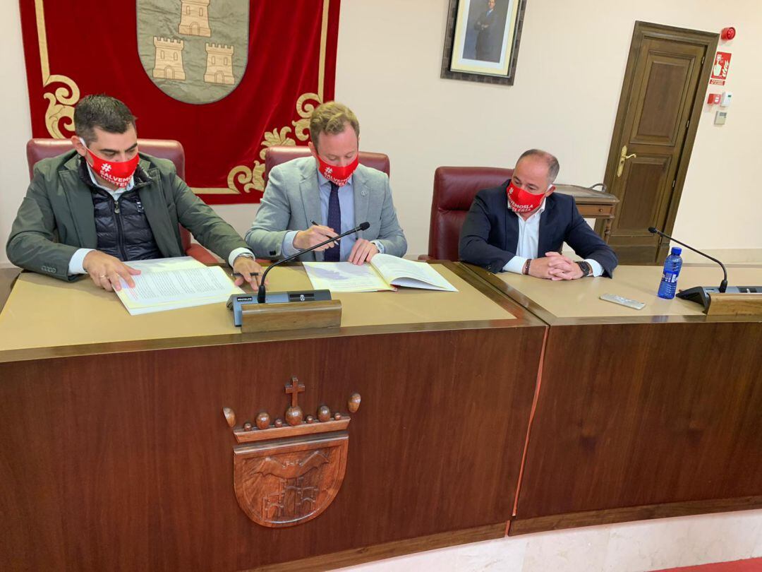 Firma del convenio entre la Asociación de Empresarios de Hostelería y Turismo de Albacete y el Ayuntamiento de la capital.