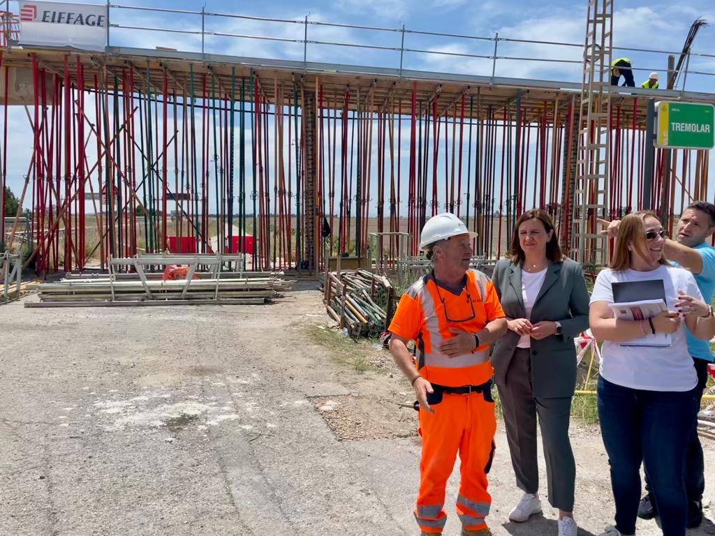 La portavoz del PP en el Ayuntamiento, María José Catalá, visita Pinedo. Fuente: gabinete PP
