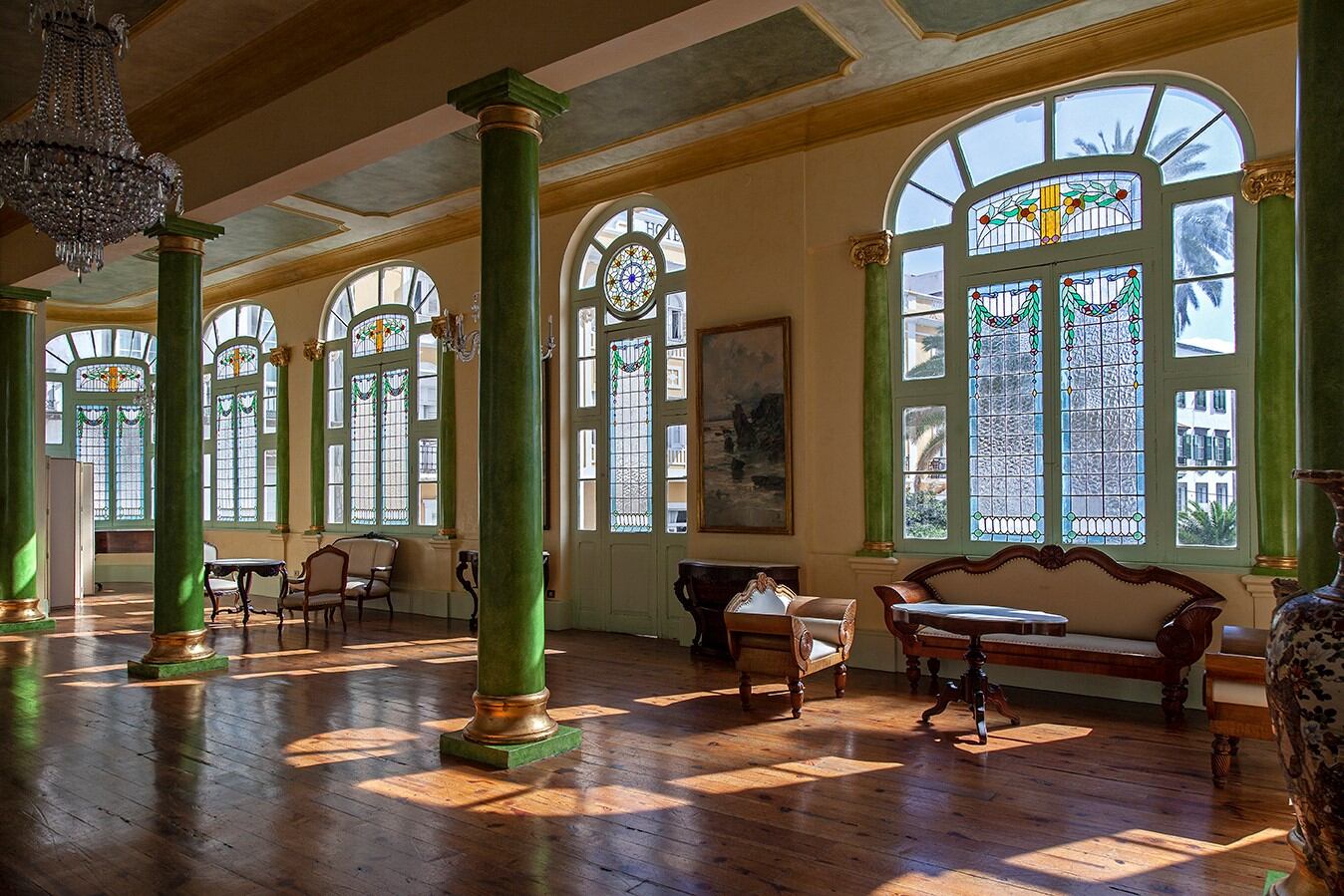 Vidrieras desde el interior del Gabinete Literario, en Las Palmas de Gran Canaria