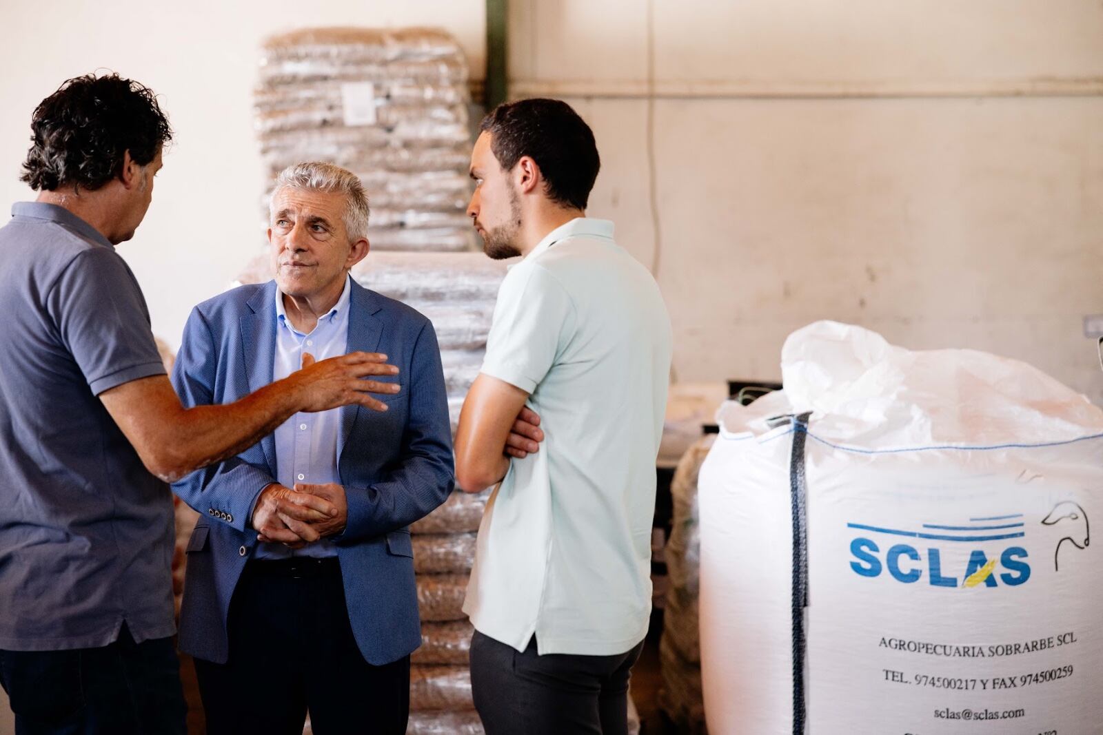 Ángel Samper en su visita a la Cooperativa de Sobrarbe