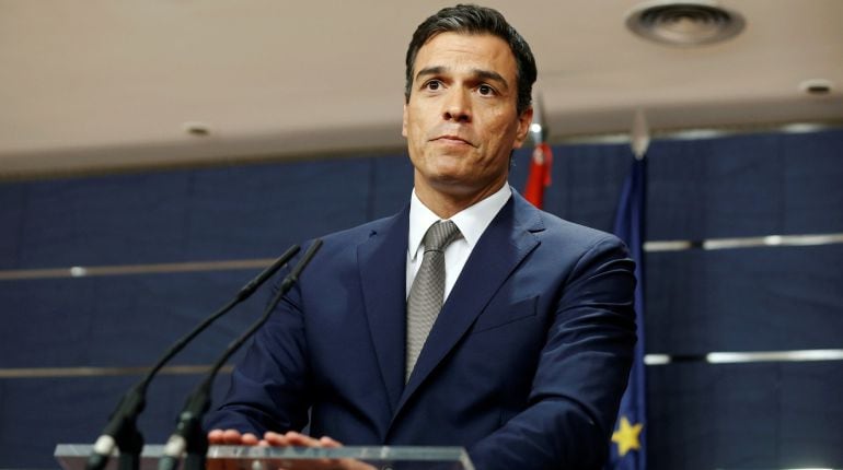 El líder del PSOE, Pedro Sánchez, comparece tras su reunión con Mariano Rajoy.