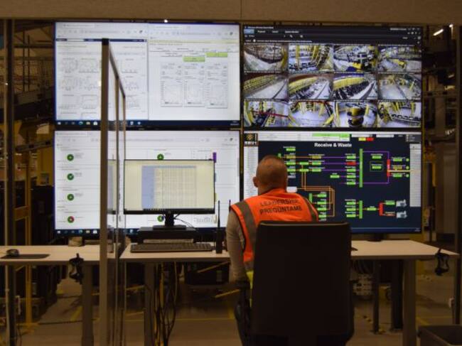 Amazon estrena su nueva planta robotizada de Murcia