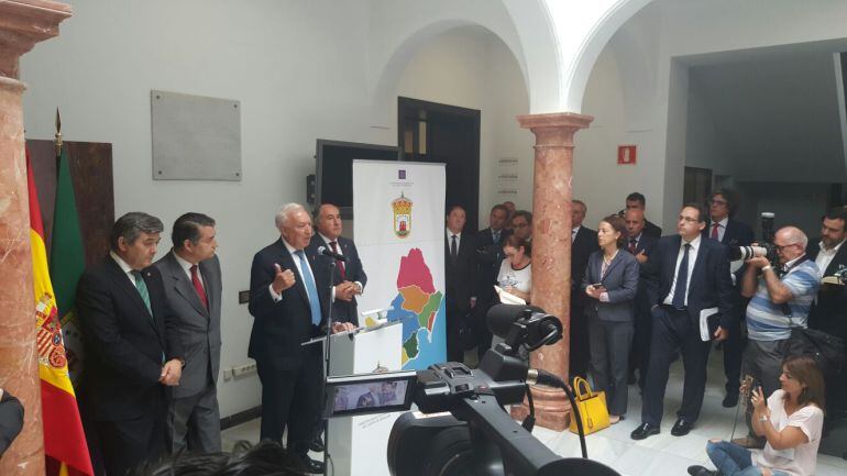 Jose Manuel García-Margallo, durante su comparecencia ante los periodistas en Algeciras.