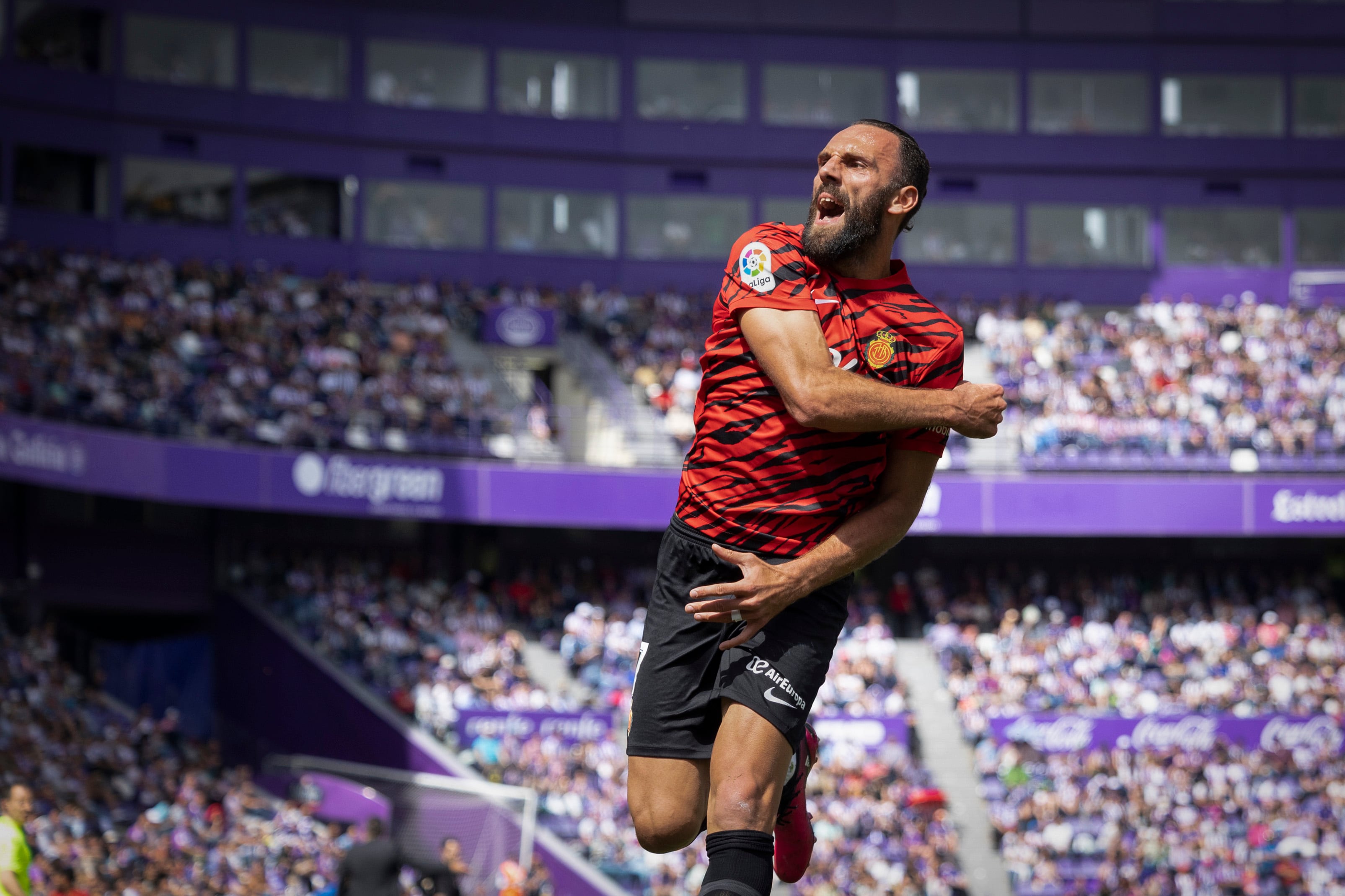 VALLADOLID, 09/04/2023.- El delantero kosovar del Mallorca Vedat Muriqi celebra tras marcar durante el partido de LaLiga Santander de la jornada 28 que se disputa este domingo en el estadio José Zorrila.-EFE/R. García
