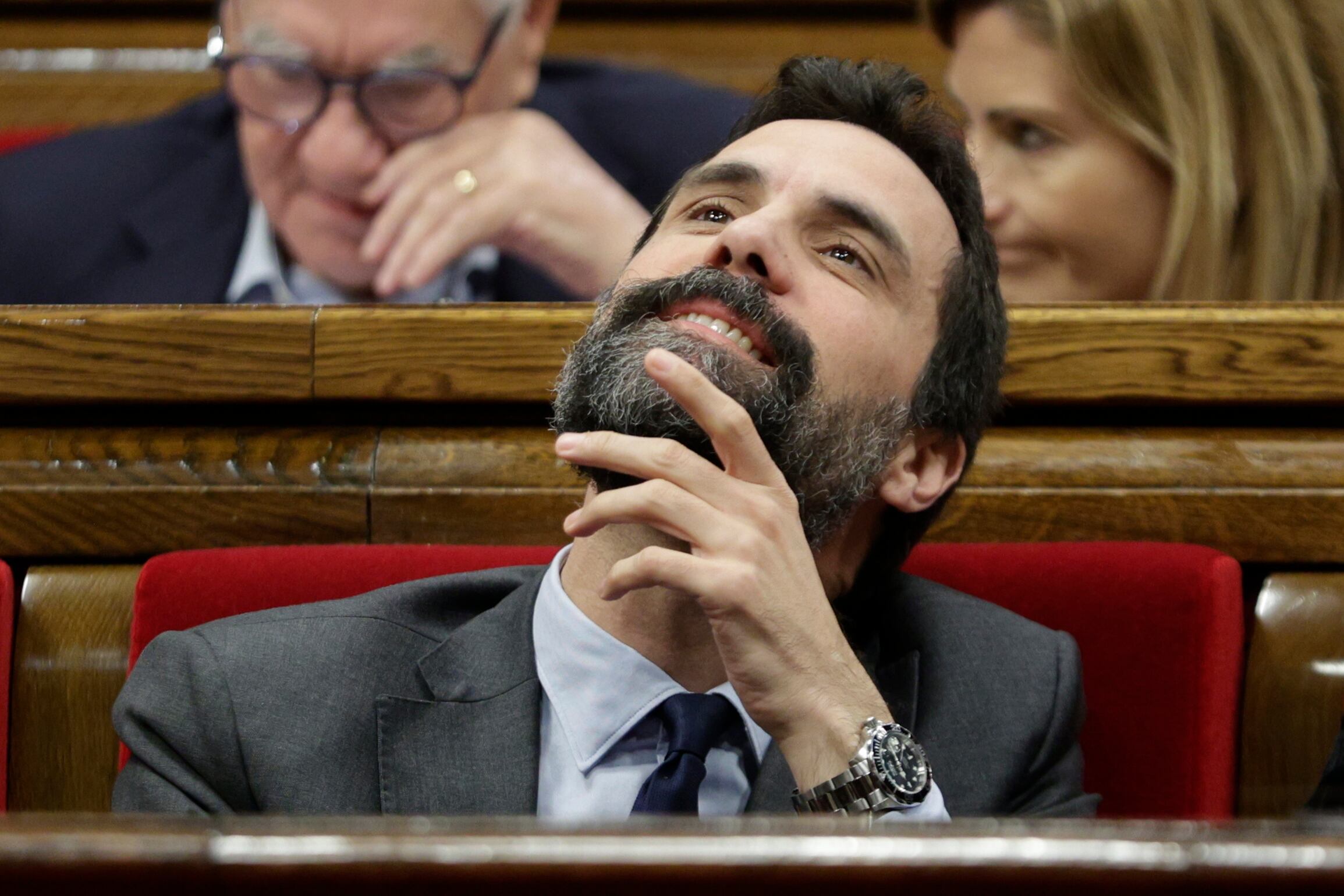 El expresidente del Parlament y actual conseller de Empresa, Roger Torrent, durante el pleno del Parlament este miércoles en que el Tribunal Superior de Justicia de Cataluña (TSJC) le  ha absuelto a él  y a los miembros de JxCat y ERC de su Mesa