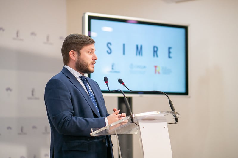 El consejero de Fomento, Nacho Hernando durante la presentación de la aplicación SIMRE