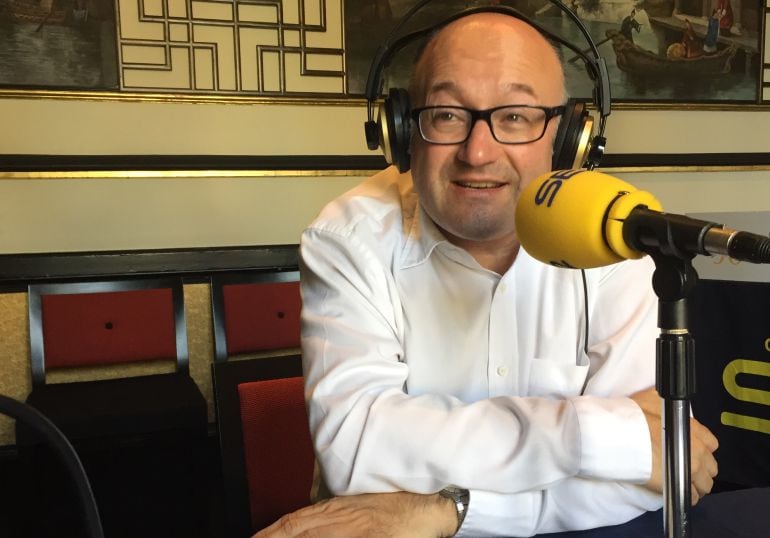 Rebordinos ha sido entrevistado en el set de Radio San Sebastián desde el Café Saigón del Hotel María Cristina