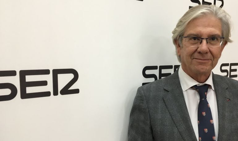 El magistrado Joaquín Ángel de Domingo en los estudios de Radio Murcia