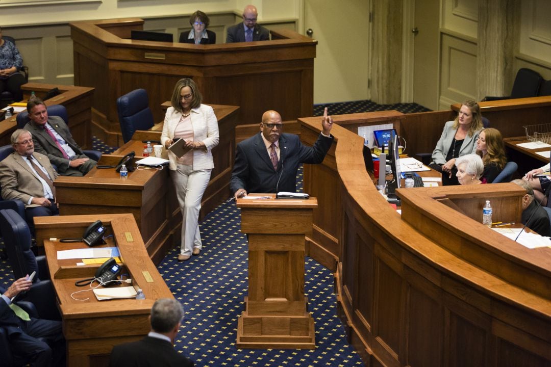 El senador estatal Roger Smitherman, argumentando contra la reforma antiaborto en el parlamento de Alabama, este martes.