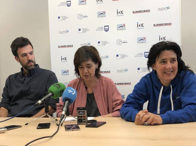 Jon Santamaria, Carmen Muguruza y Azu Muguruza en la rueda de prensa en el Gasca