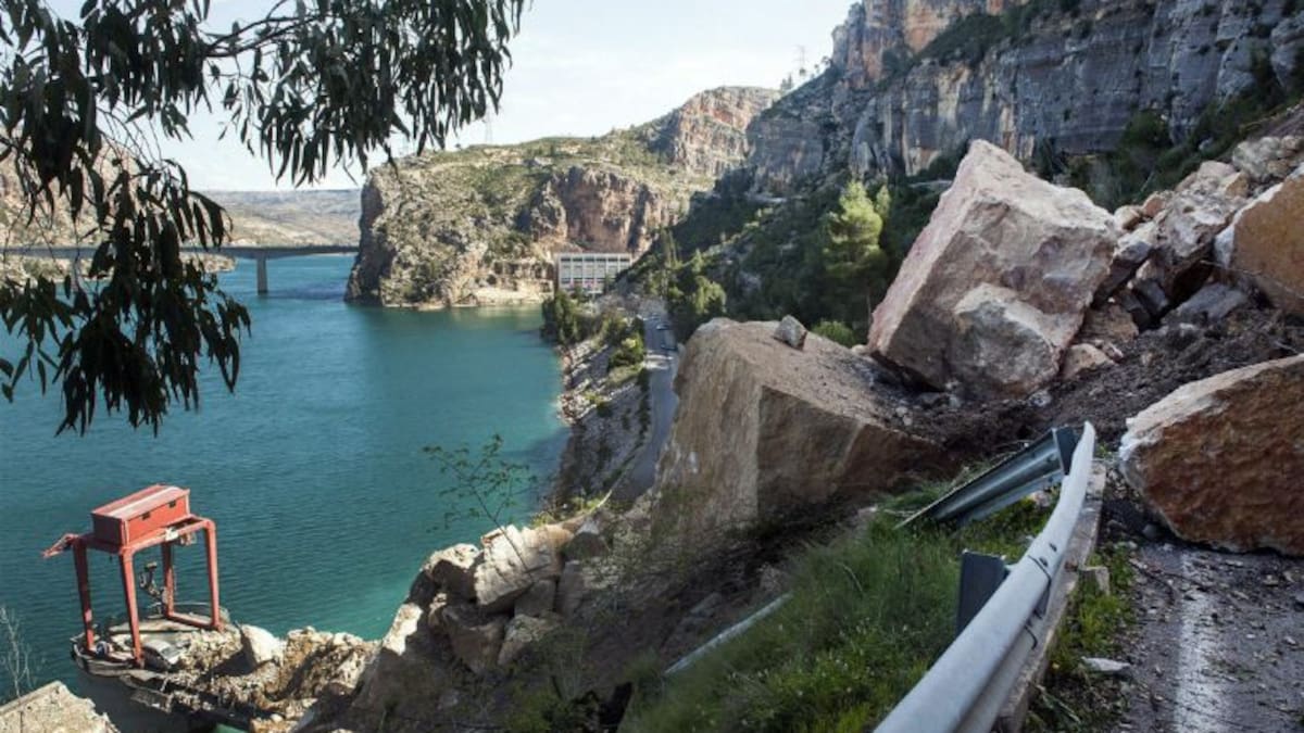 Iberdrola empieza a instalar el pantalán de acceso en Cortes