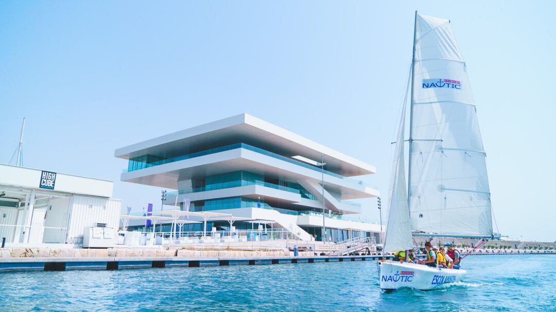 El edificio Veles e Vents, el icono de la Marina y de la Copa América