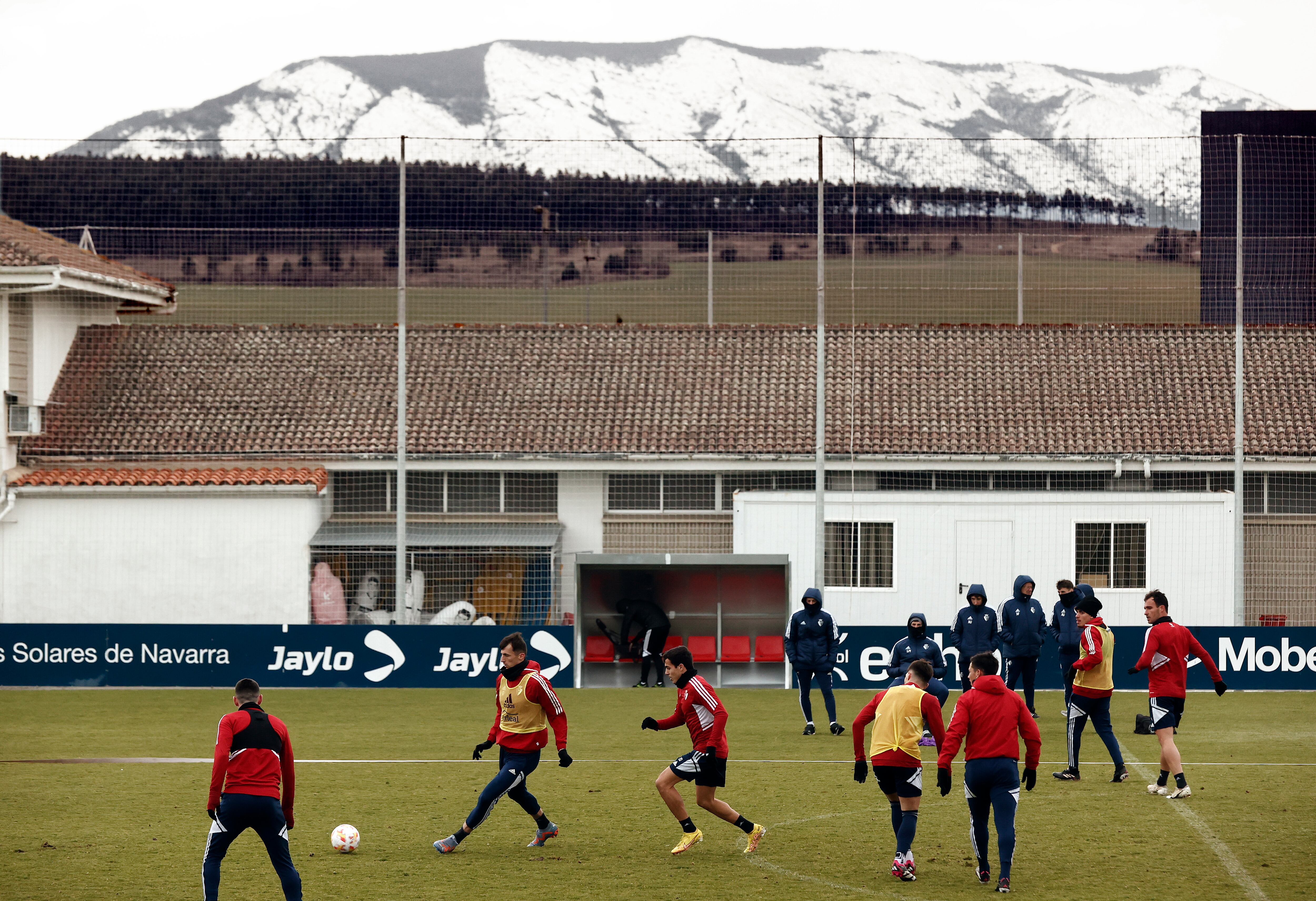 La plantilla de Osasuna directamente del aeropuerto a Tajonar para preparar el partido del miércoles de ida de las semifinales de la Copa del Rey en el Sadar ante el Athletic