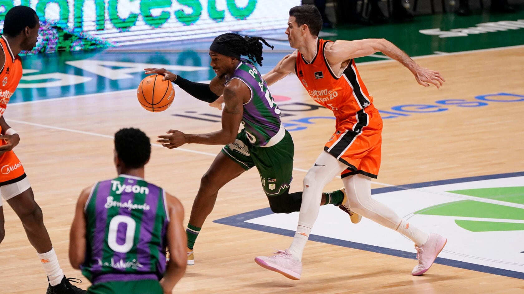 El base del Unicaja Kendrick Perry, clave en el triunfo ante el Valencia Basket