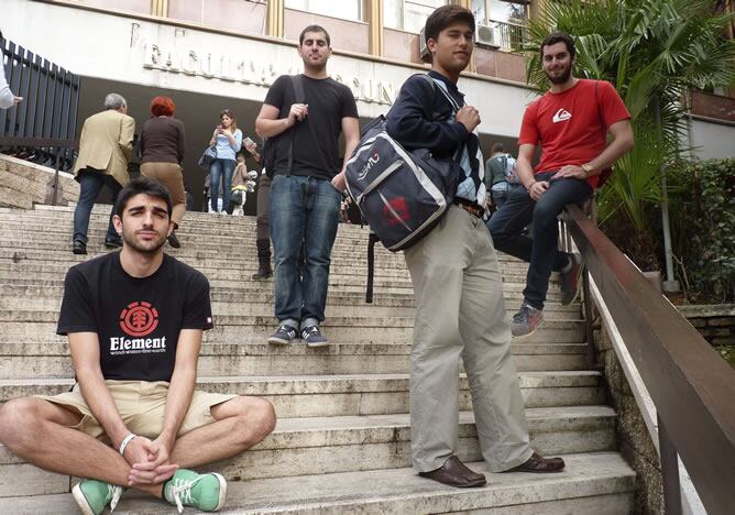 Estudiantes de Erasmus a las puertas de la facultad de la Universidad de Roma