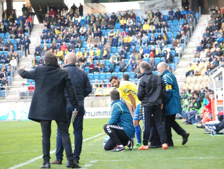 Güiza atendido por los servicios médicos en el momento de su lesión