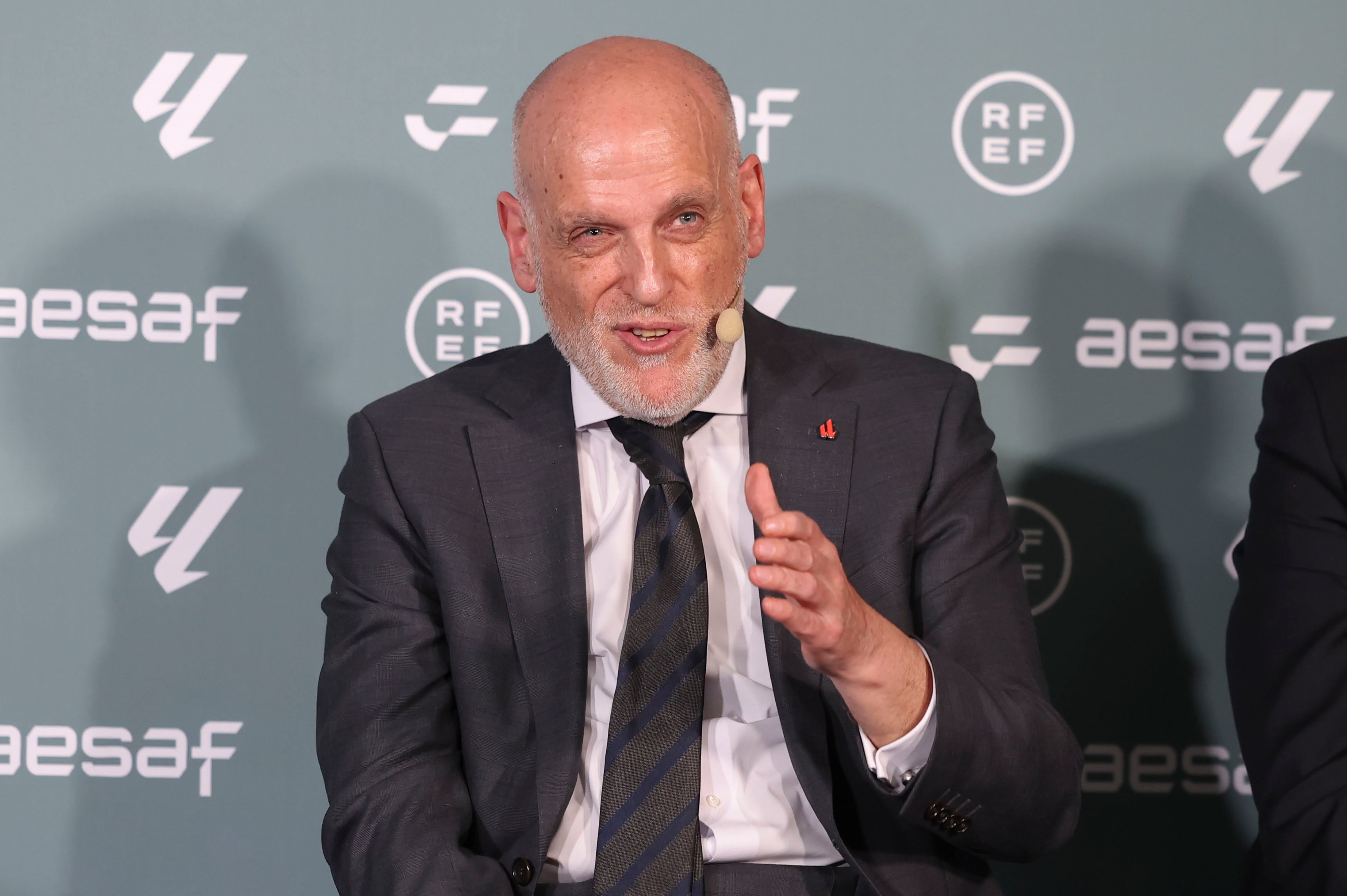 LAS ROZAS (COMUNIDAD DE MADRID), 09/03/2026.- El presidente de LaLiga, Javier Tebas, participa este lunes en la Ciudad del Fútbol (Las Rozas, Madrid) en la firma del primer convenio colectivo para la actividad del arbitraje en el fútbol profesional masculino. EFE/ Kiko Huesca