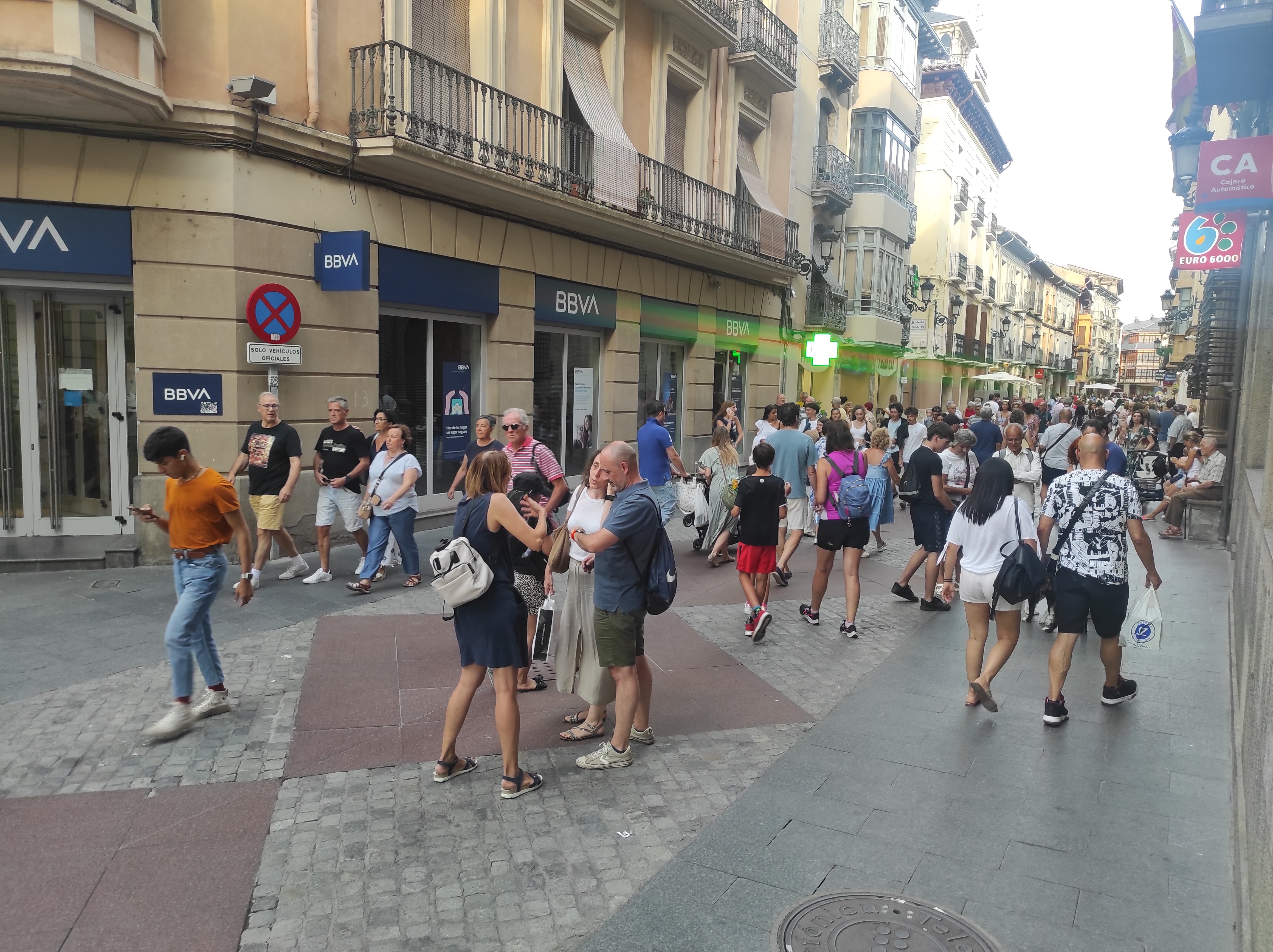 calle Mayor de Jaca en verano