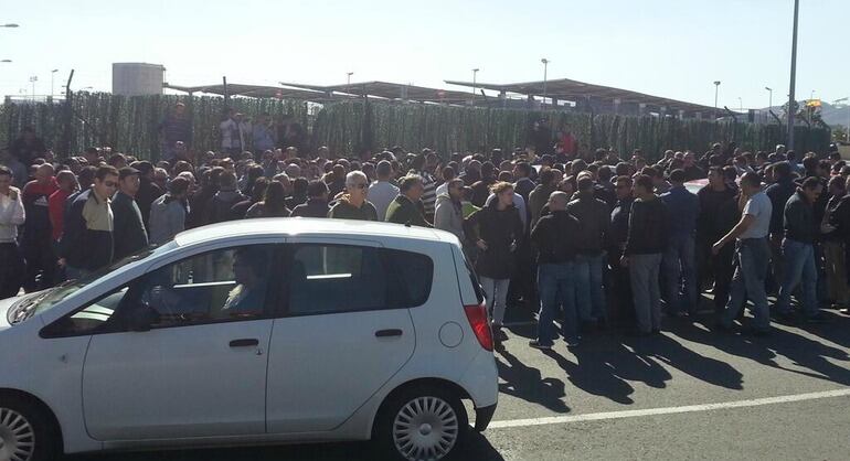 Asamblea de taxistas en el aeropuerto de Málaga