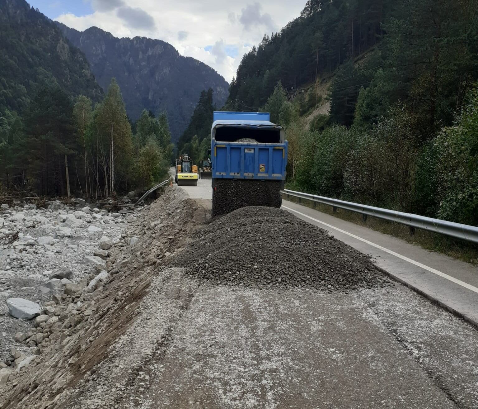 Imágenes de las obras que se realizaron este jueves en la carretera A-138