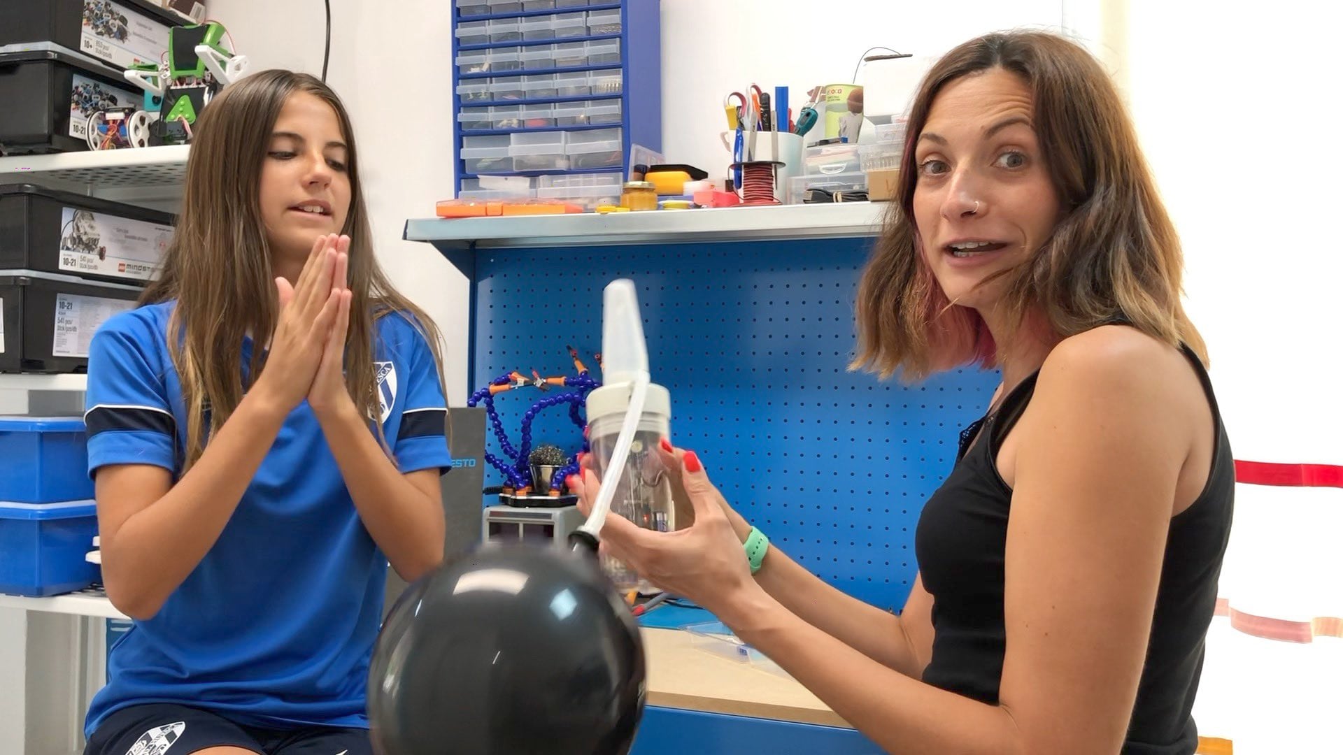 Valeria Corrales junto a Patricia Heredia