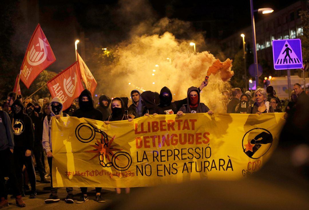 Independentistas en Girona esta madrugada. 