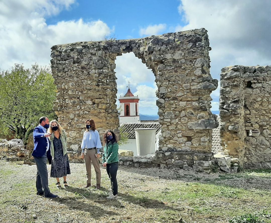 Ana Mestre durante su visita a Benaocaz