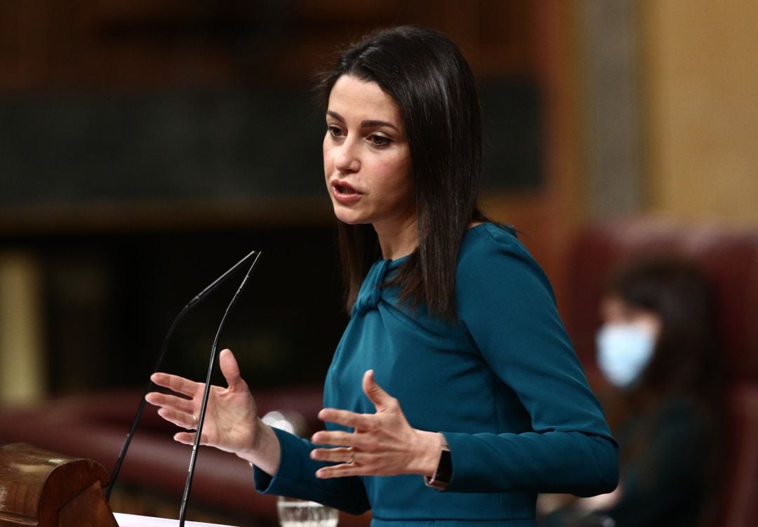 La líder de Ciudadanos, Inés Arrimadas, interviene durante una sesión de Control al Gobierno en el Congreso de los Diputados