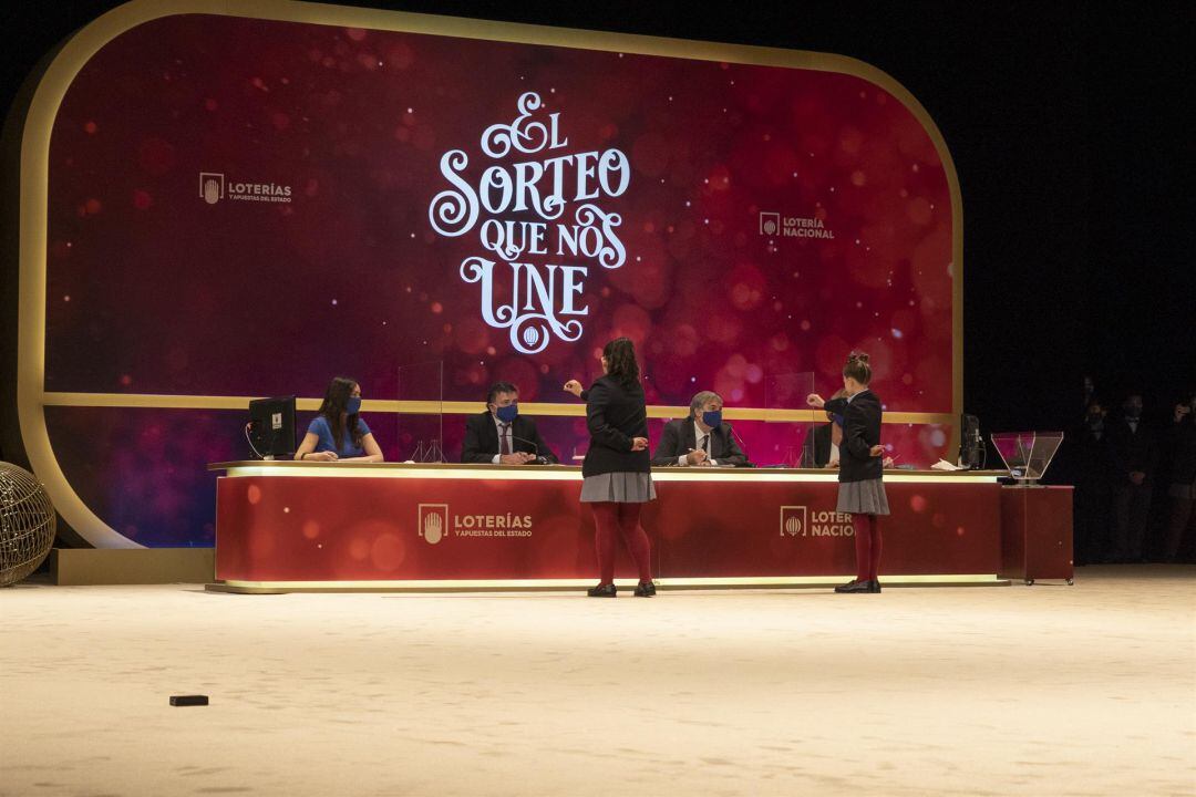 Niñas de San Ildefonso durante el Sorteo de la Lotería de Navidad