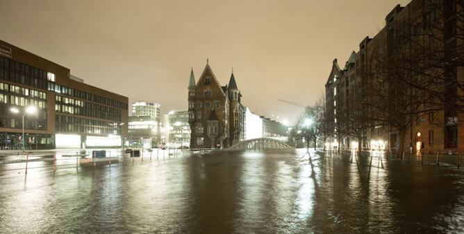 Vista de una zona de Hamburgo (Alemania) a primeras horas de la mañana de este viernes 6 de diciembre de 2013.