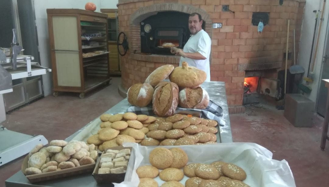 Juanjo López en su tahona ecológica de Las Majadas (Cuenca).