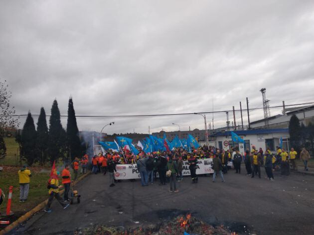 Inicio de la marcha de los trabajadores de Alcoa en Avilés