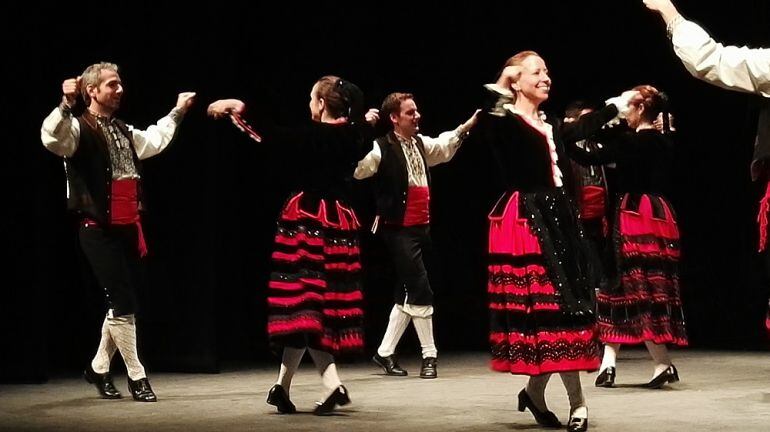 Nueve grupos de la provincia participan en el III Certamen de danzas Emperador Teodosio
