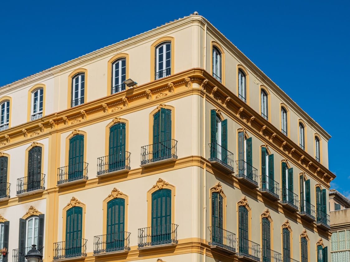 El edificio de la céntrica Plaza de la Merced de Málaga que ha sido vendido