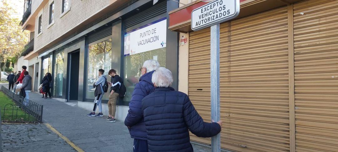 La incomodidad de vacunarse en el Centro Covid de Padre Claret