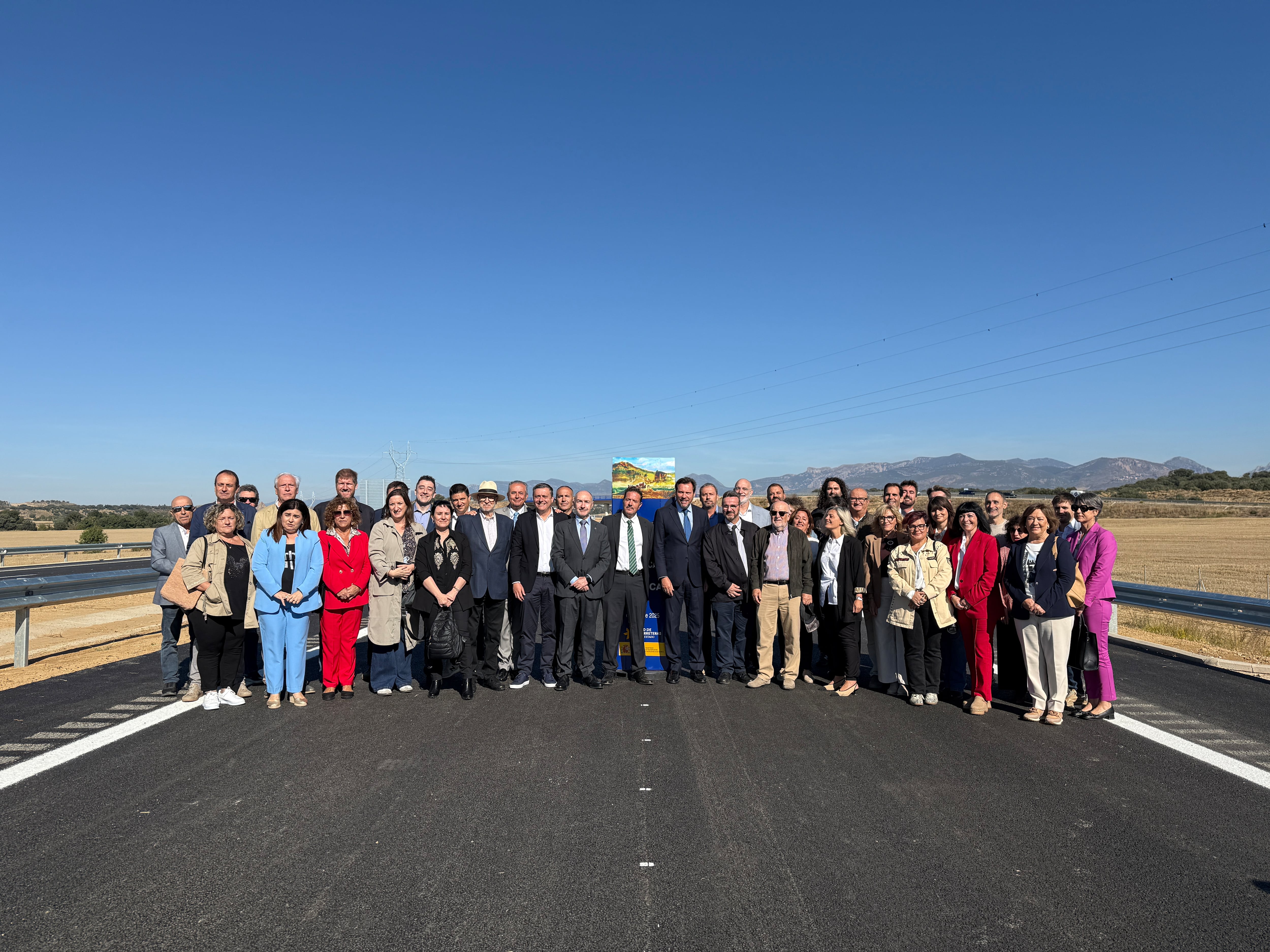 Representantes del PSOE Alto Aragón con el Ministro Oscar Puente