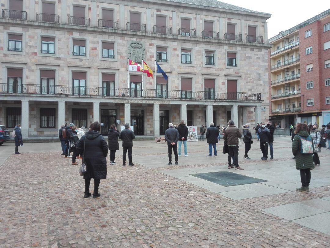 Protesta-cacerolada de Autónomos Unidos ante la Subdelegación de Gobierno en Zamora