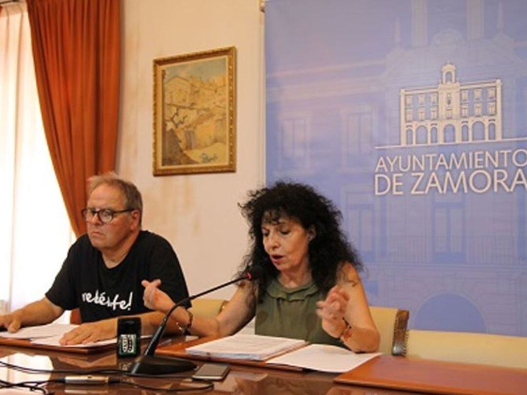 La Concejala del Personal del Ayuntamiento de Zamora Laura Rivera interviene en una rueda de prensa
