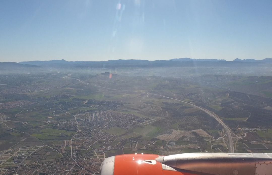 Aspecto que presentaban el pasado 3 de febrero las obras de la A-44 en su tramo &#039;Variante Exterior de Granada&#039; a su paso por Vegas del Genil, Santa Fe y Las Gabias desde un avión de EasyJet tras despegar del Aertopuerto de Granada