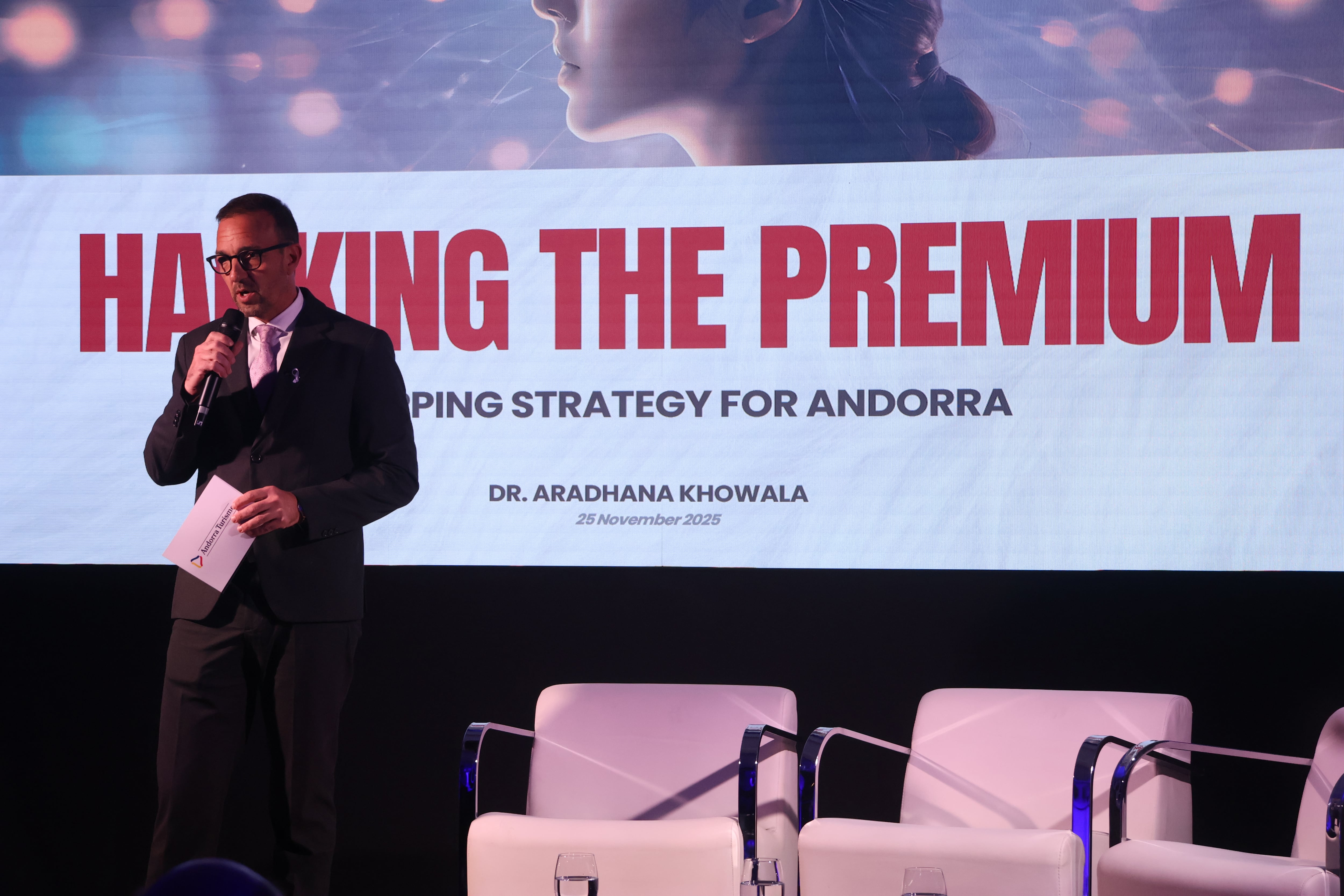 El ministre de Turisme i Comerç, Jordi Torres, durant el fòrum de compres celebrat ahir